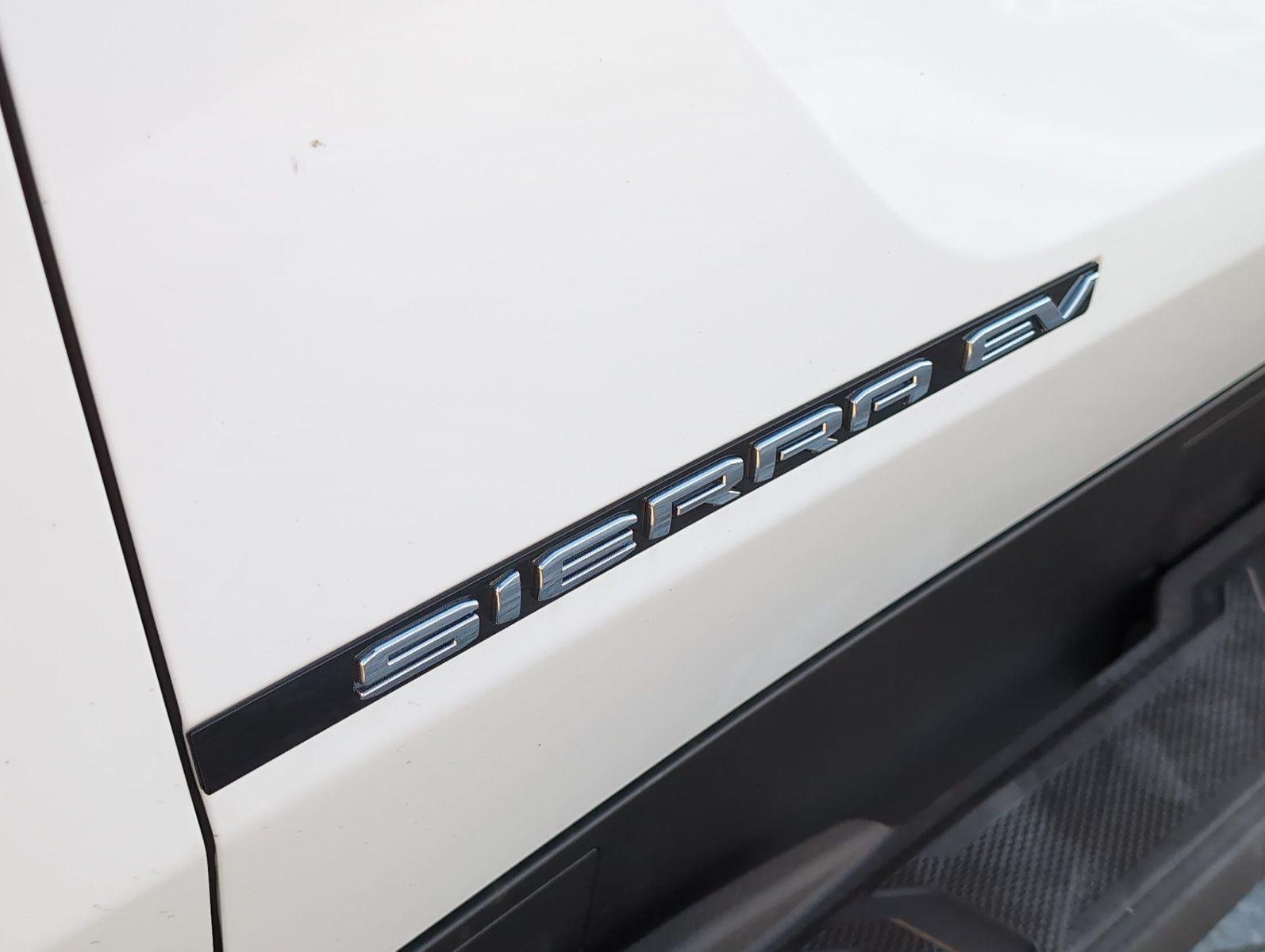 New 2026 Summit White GMC Elevation Standard Range image 25