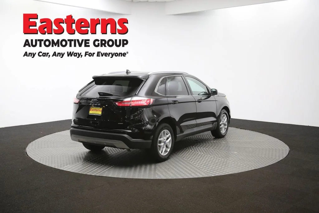Used 2022 Black Ford SEL image 39