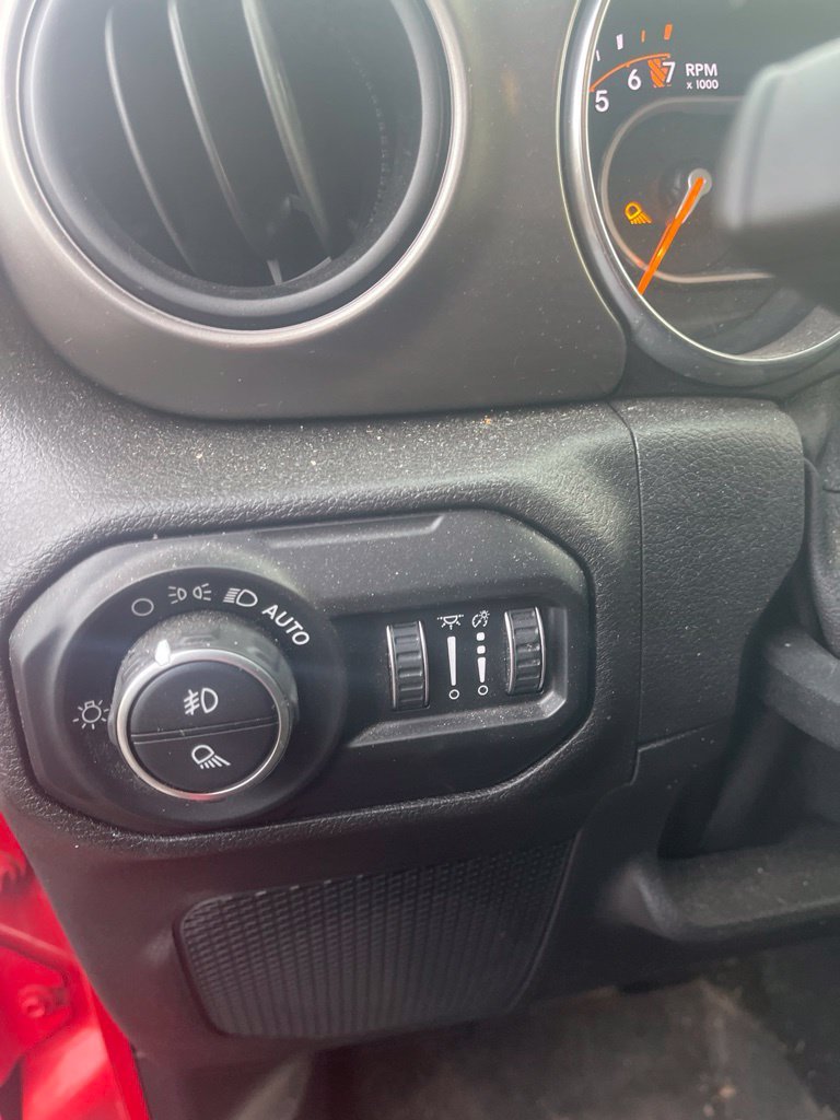 Used 2020 Red Jeep Sport image 11