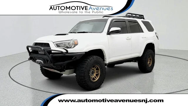 2020 Toyota 4Runner TRD Pro 4WD w/ Predator Tube Step