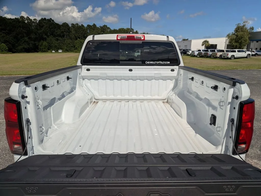 New 2025 Summit White Chevrolet Z71 image 31