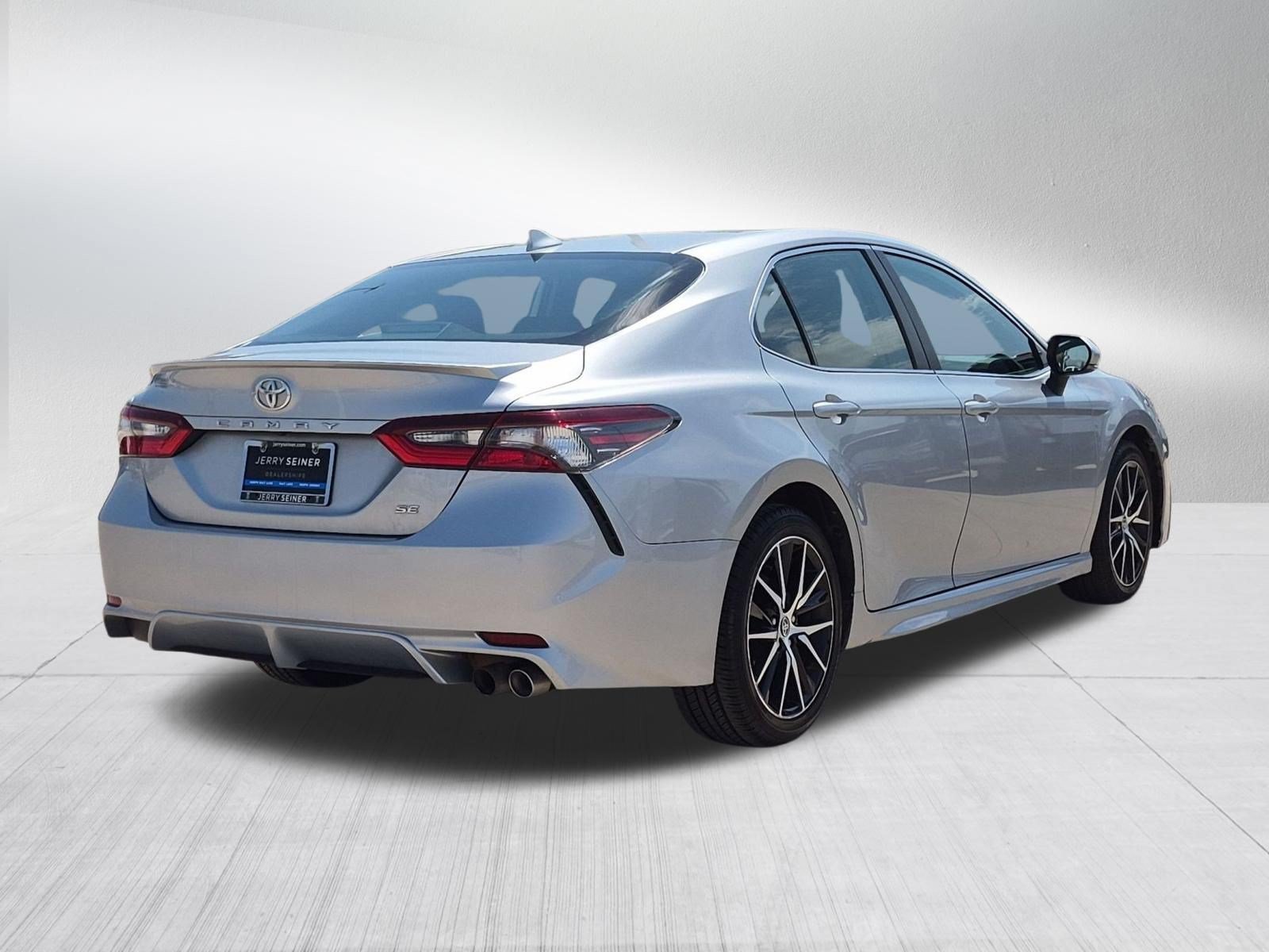 Certified Used 2022 Silver Toyota SE image 5