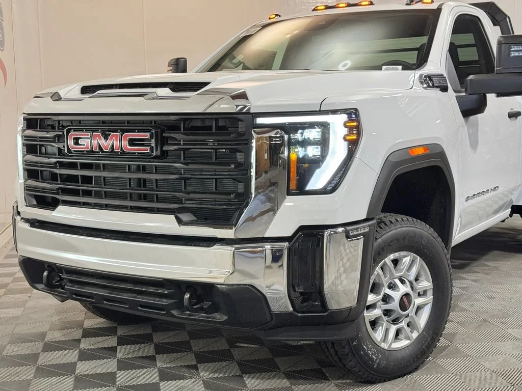 New 2026 Summit White GMC Pro image 3