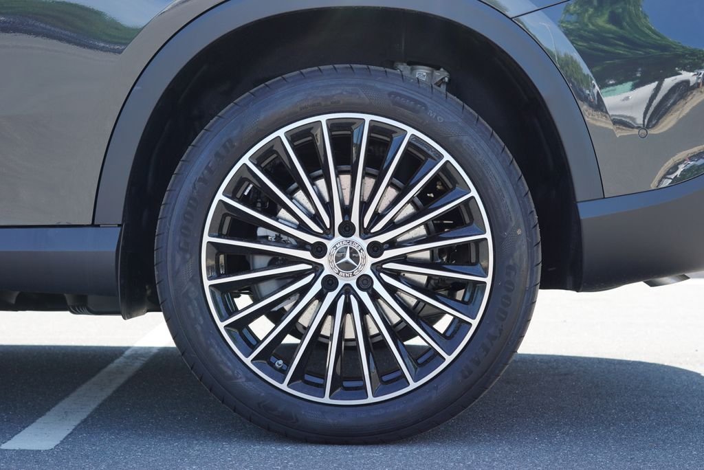 New 2026 Graphite Grey Metallic Mercedes-Benz GLC 300 image 13