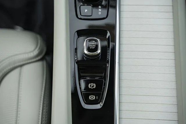 New 2026 Crystal White Volvo B5 Ultra image 28