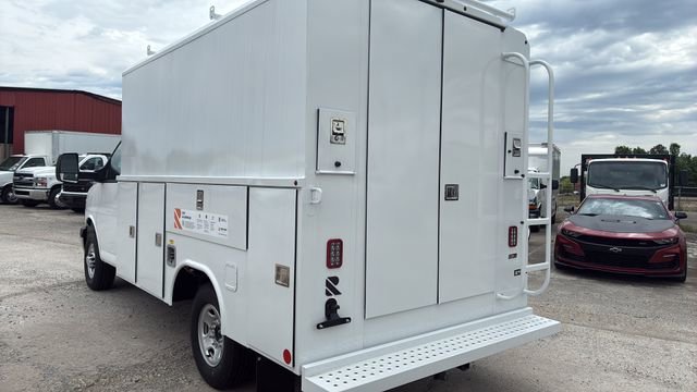 New 2025 Summit White Chevrolet 1WT image 12