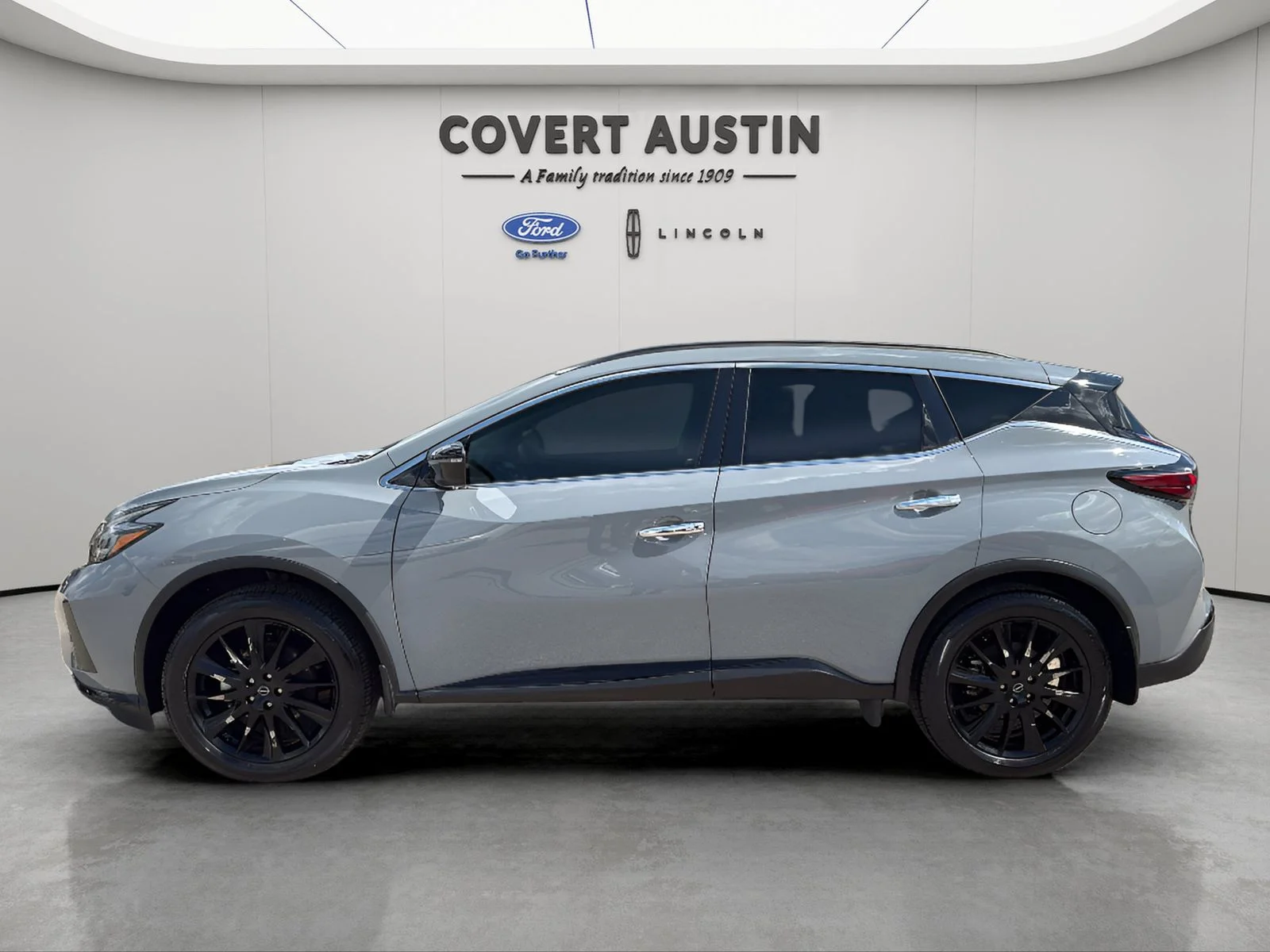 Used 2023 Gray Nissan SV image 2