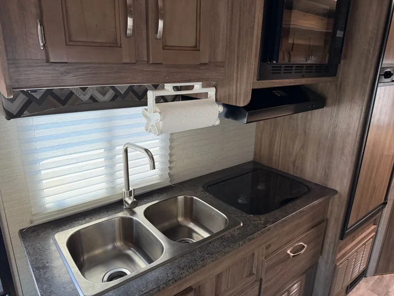 Used 2018 SUMMIT WHITE Chevrolet VAN 159" image 15