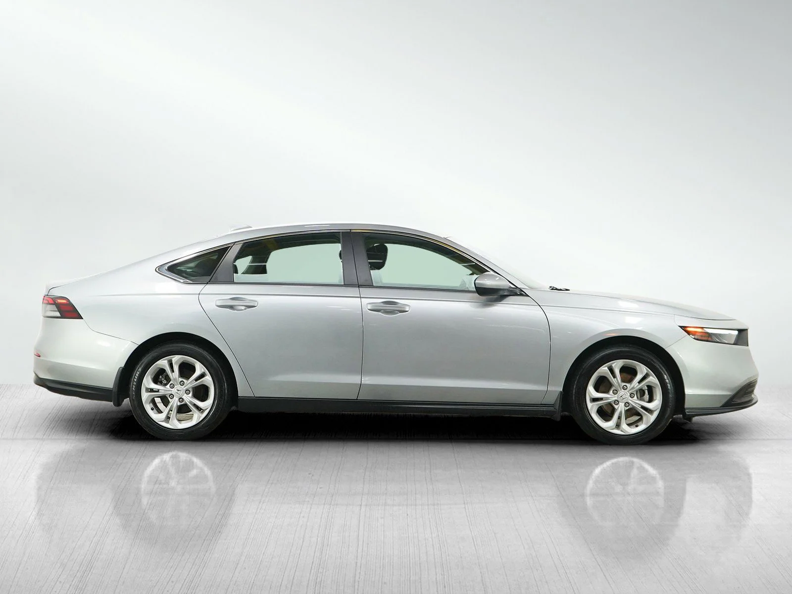 Used 2023 Lunar Silver Metallic Honda LX image 6