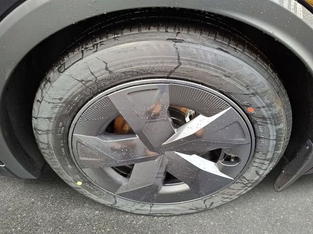 2026 Toyota Prius Plug-in Hybrid SE - Photo 6