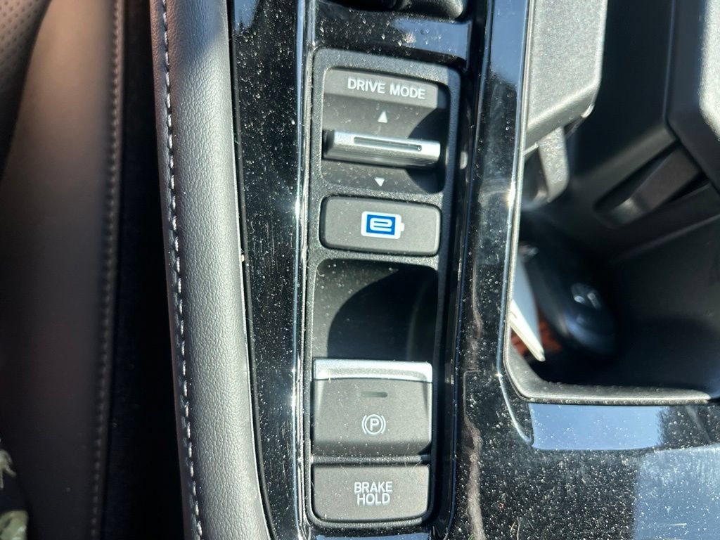 Used 2024 Solar Silver Metallic Honda Touring image 28