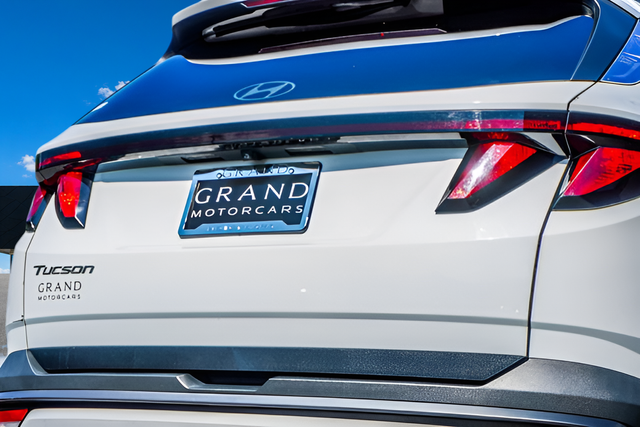 Used 2025 White Hyundai SEL image 39