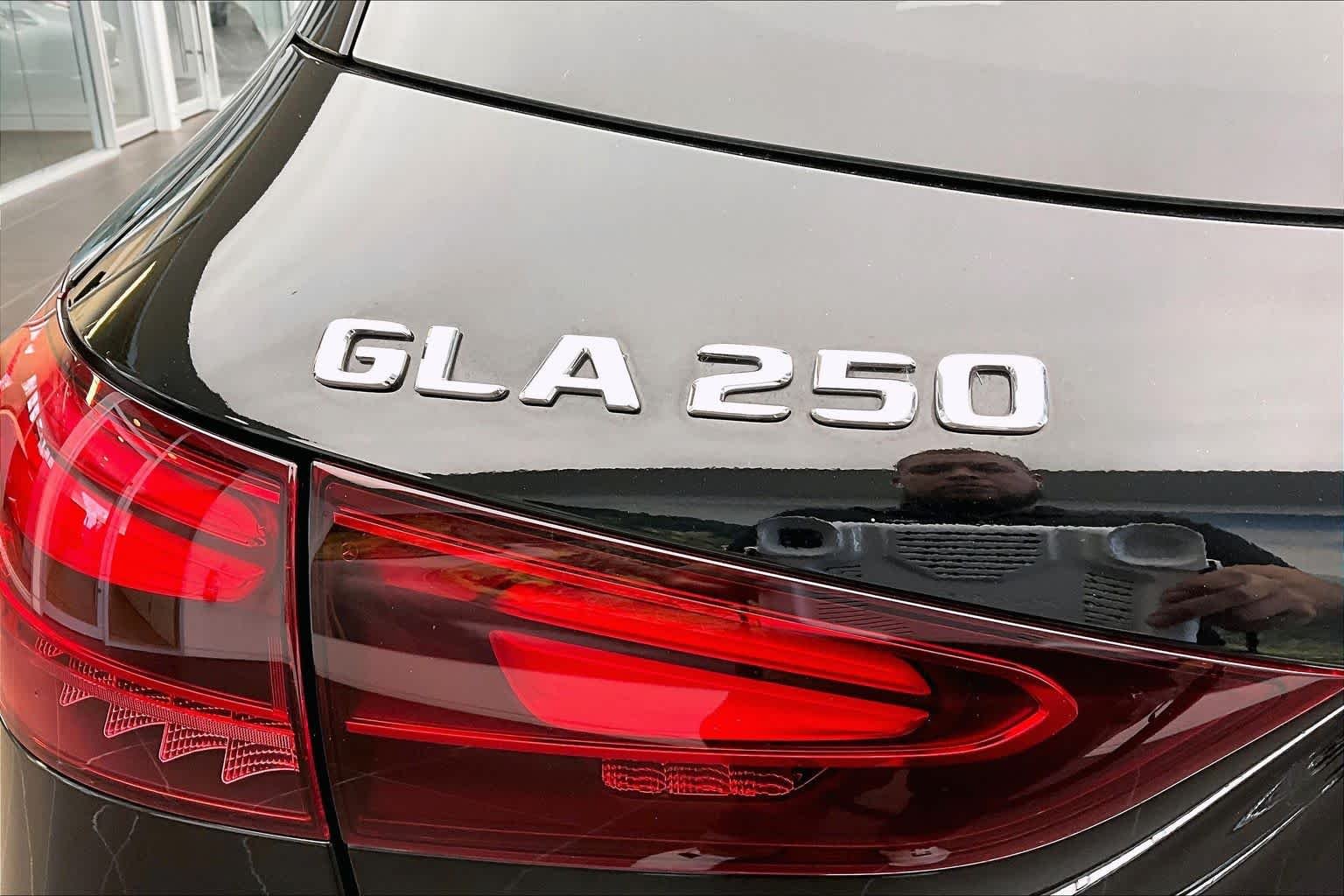 Used 2024 Night Black Mercedes-Benz GLA 250 image 31