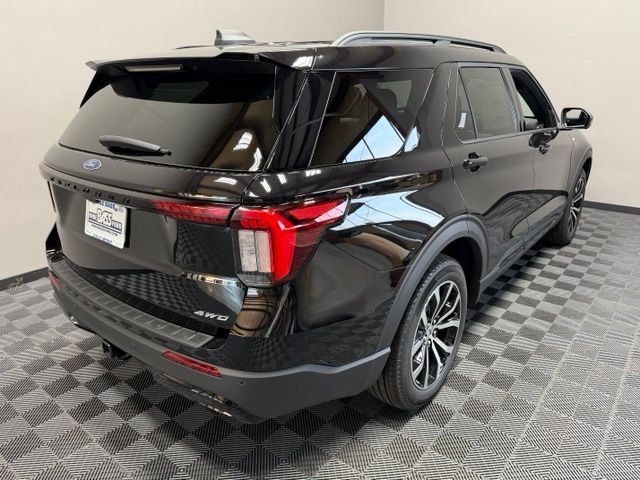 New 2026 Agate Black Metallic Ford ST-Line image 8