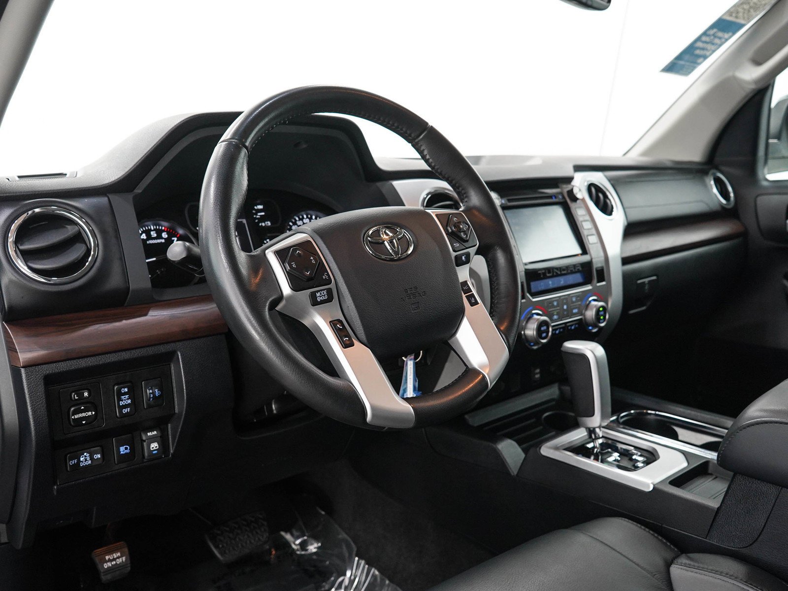 Used 2018 Super White Toyota Limited image 25