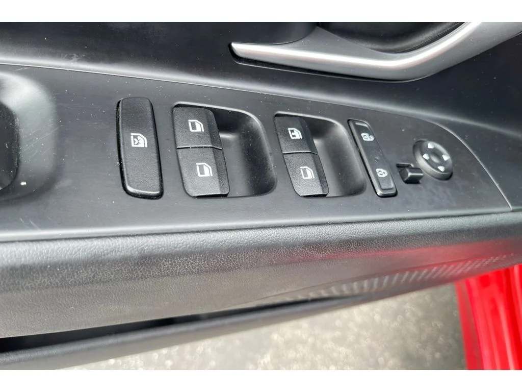 Used 2021 Calypso Red Hyundai SE image 12