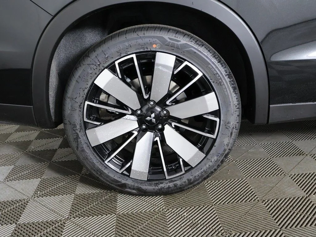 New 2026 Black Mitsubishi SE image 21