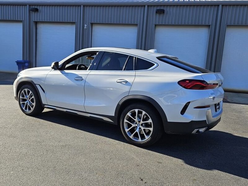 Used 2023 Mineral White Metallic BMW xDrive40i image 11