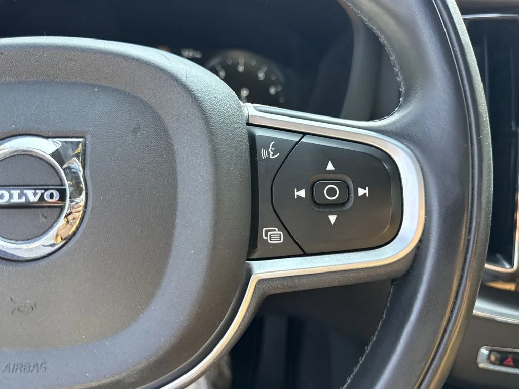 Used 2019 Gray Volvo T6 Momentum image 22