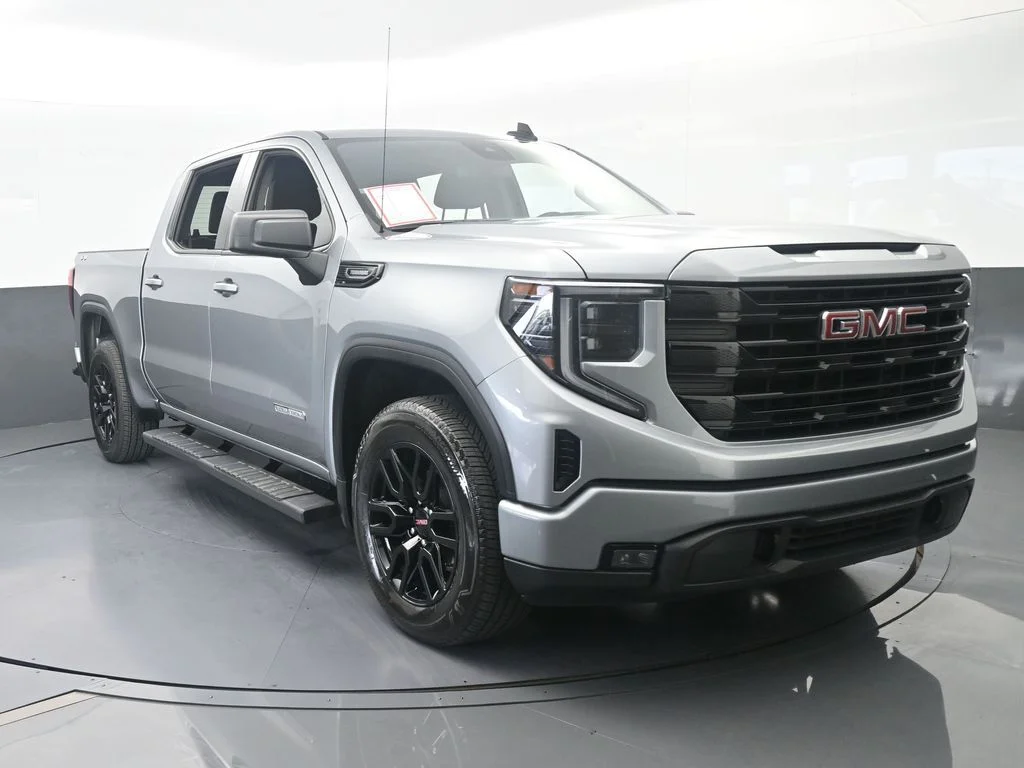 Used 2025 Sterling Metallic GMC Elevation image 9