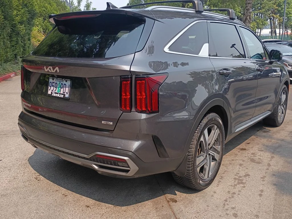 Used 2023 Platinum Graphite Kia SX Prestige image 4