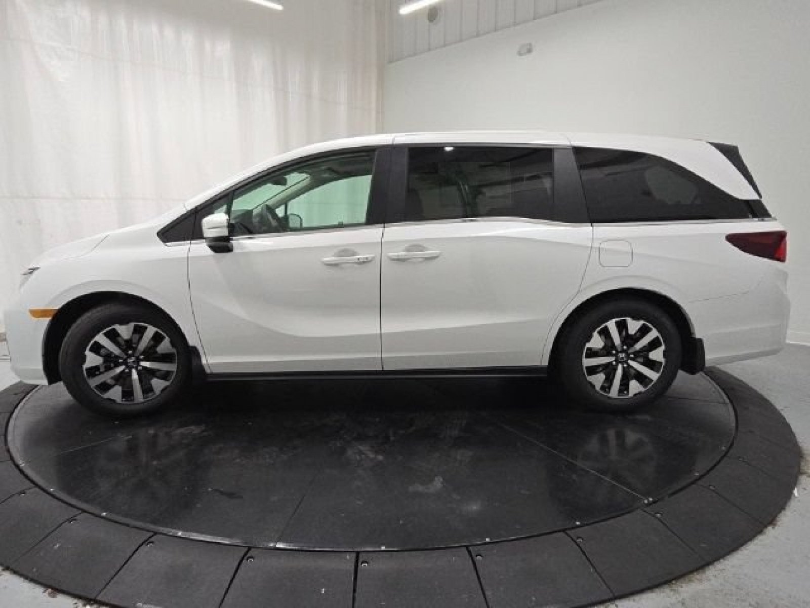 New 2026 Platinum White Pearl Honda EX-L image 17