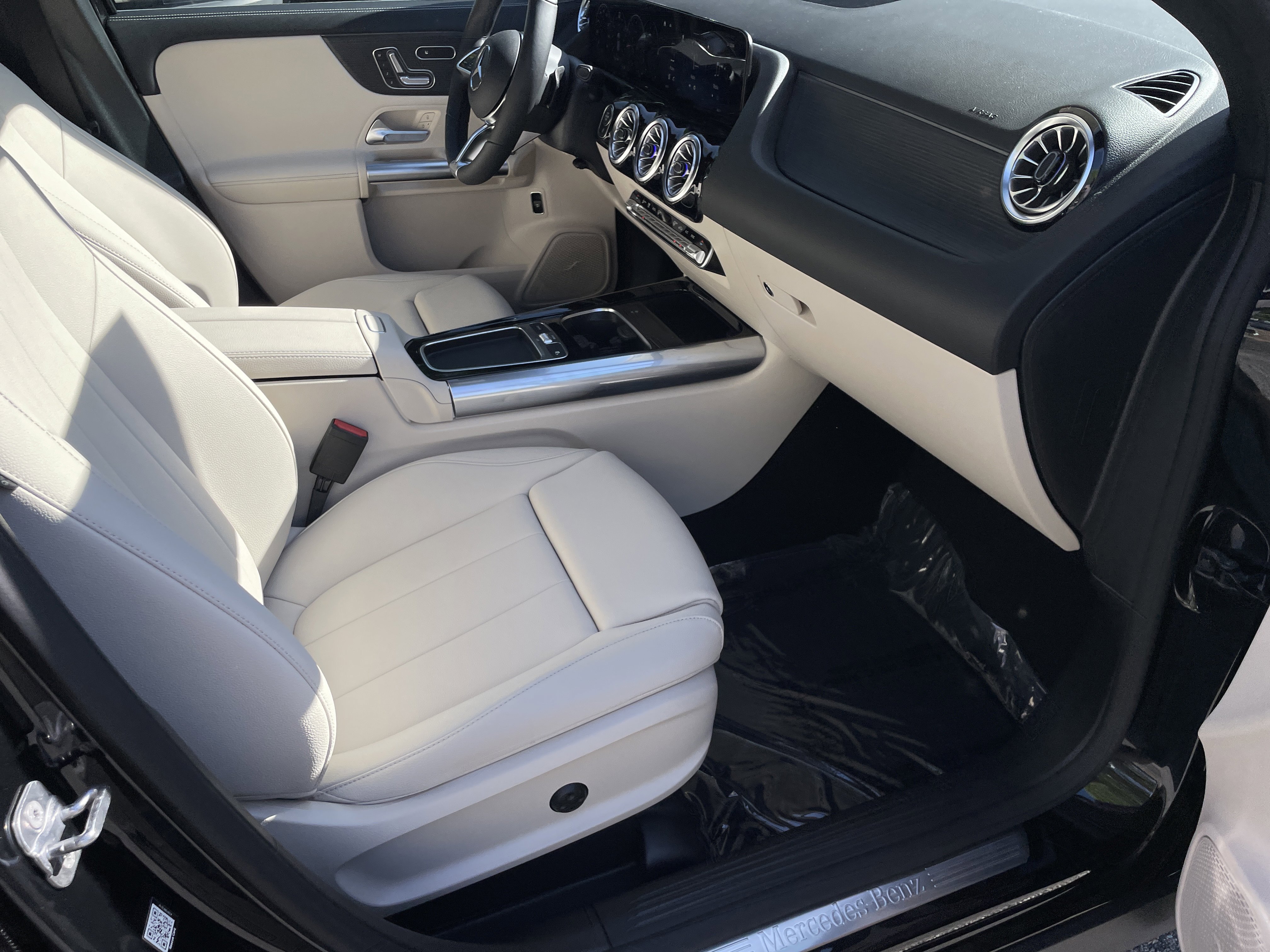 New 2026 Cosmos Black Metallic Mercedes-Benz GLA 250 SUV image 43