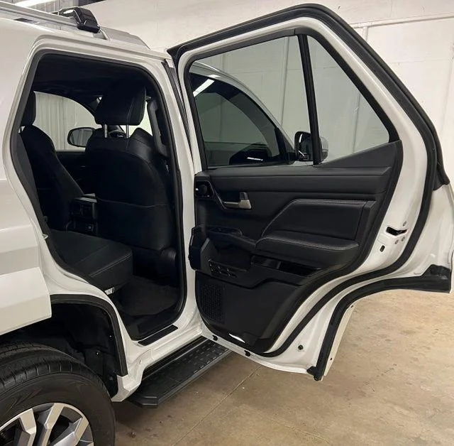 Used 2025 WIND CHILL PEARL Toyota  image 19