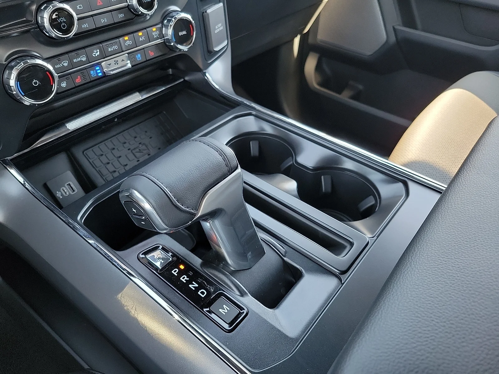 New 2026 Oxford White Ford Lariat&reg; image 18