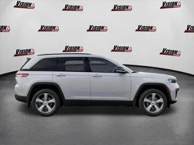 New 2026 Bright White Clear-Coat Exterior Paint Jeep Limited image 21