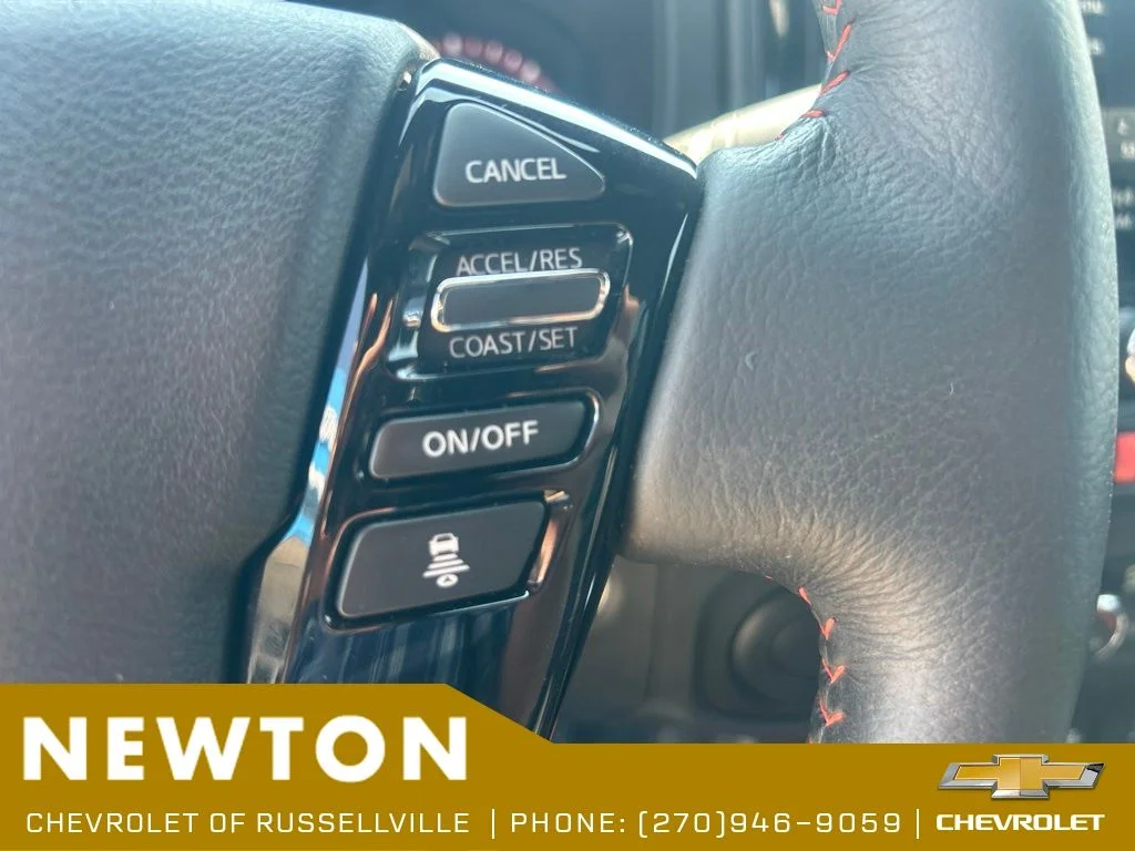 Used 2025 Black Nissan PRO-X image 15