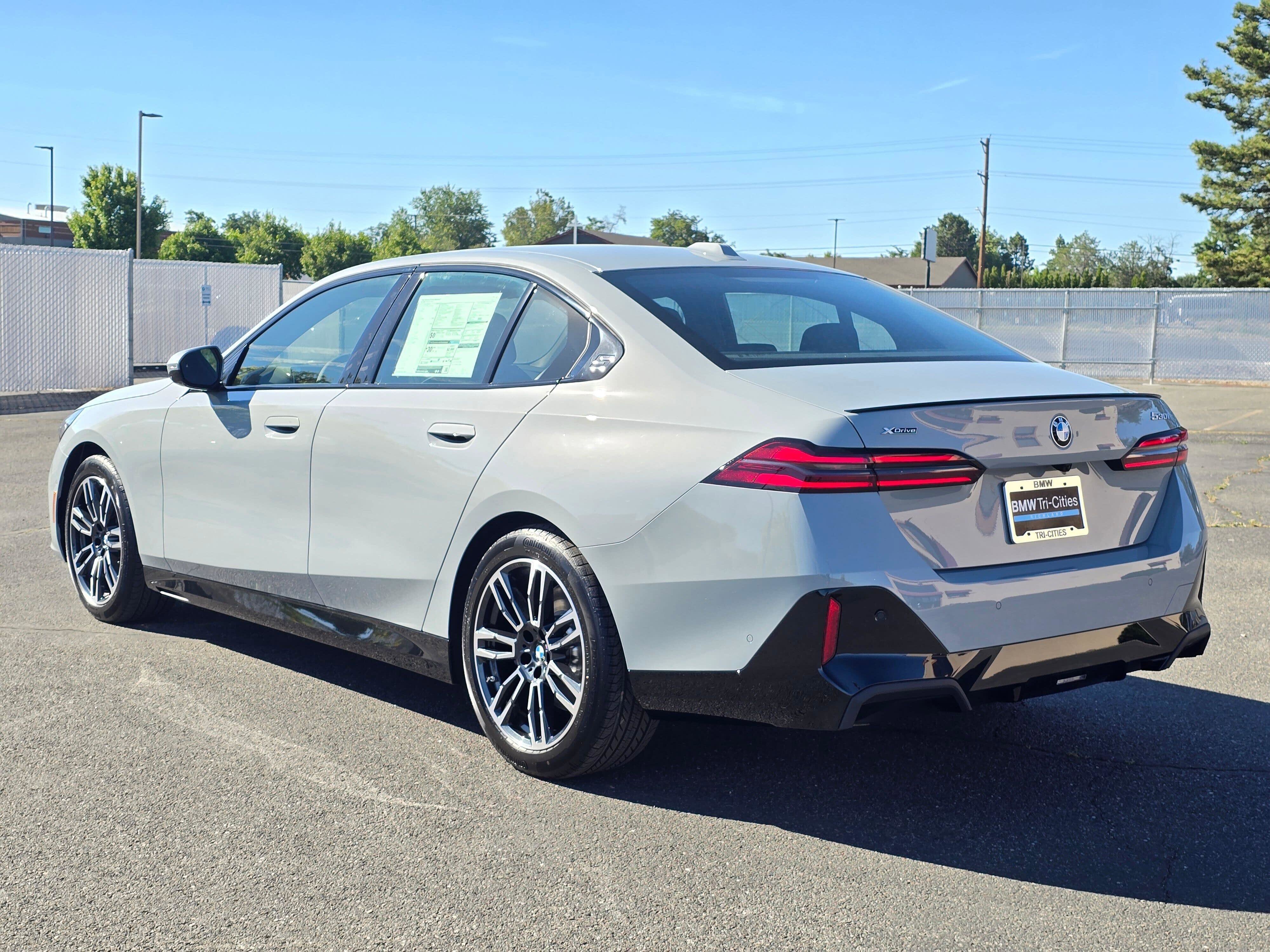 New 2027 Brooklyn Grey Metallic BMW 530i xDrive image 4