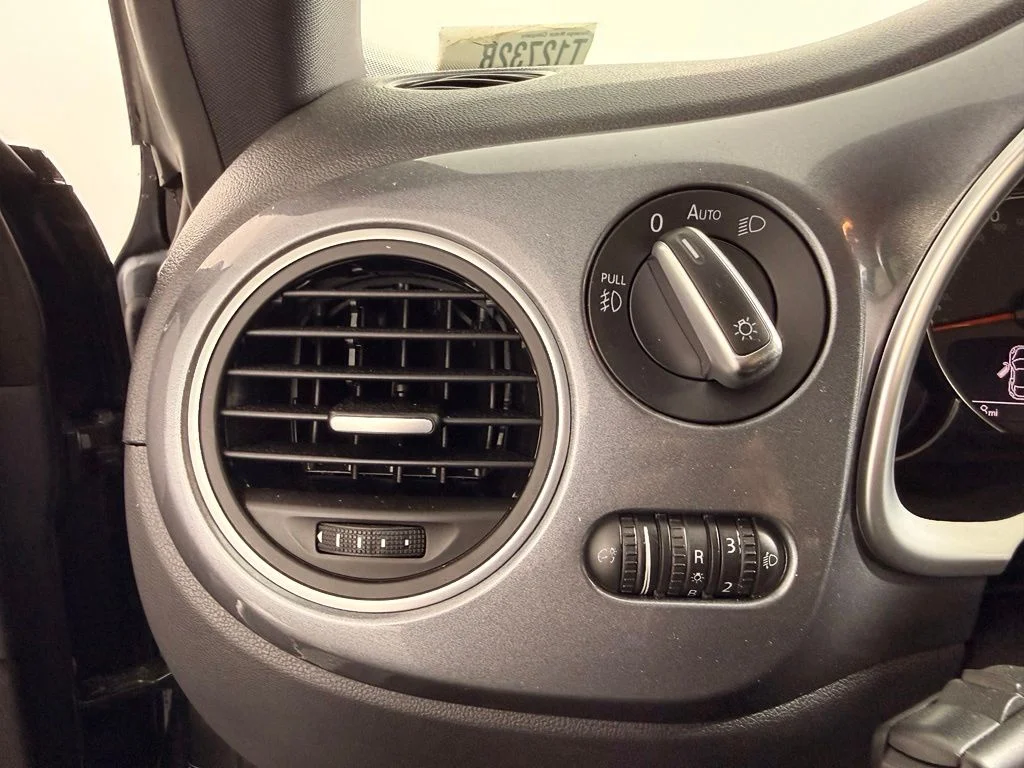 Used 2019 Gray Volkswagen 2.0T SE image 21