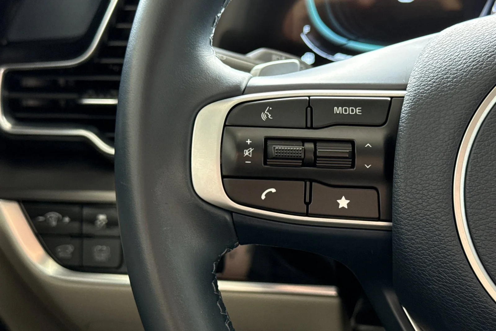 Used 2025 Black Kia EX image 27