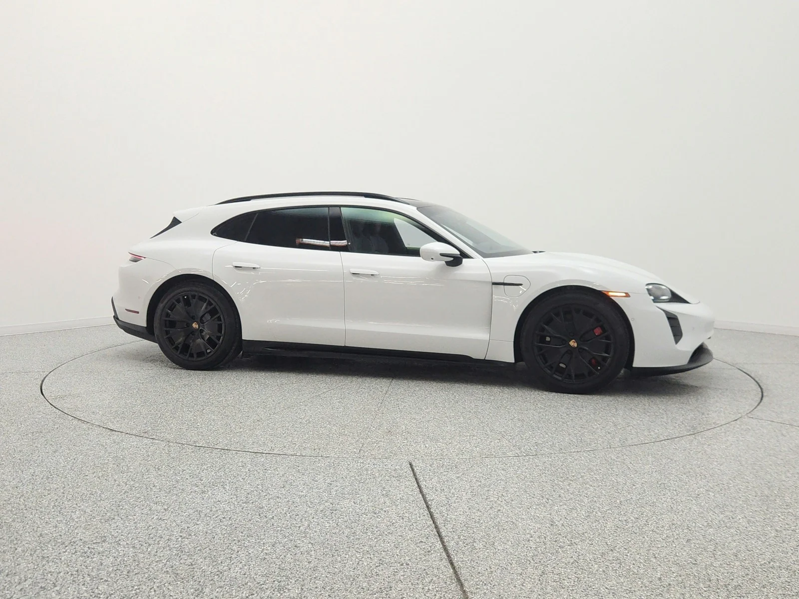 Used 2022 Carrara White Metallic Porsche GTS Sport Turismo AWD image 4
