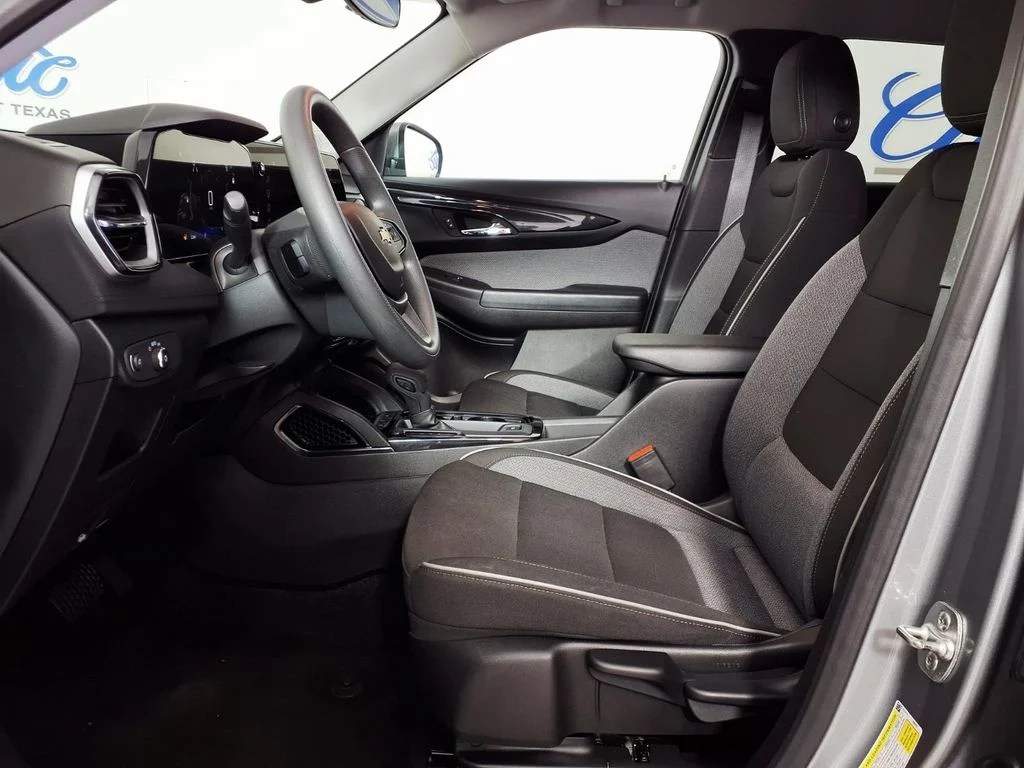 Used 2025 Gray Chevrolet LT image 8