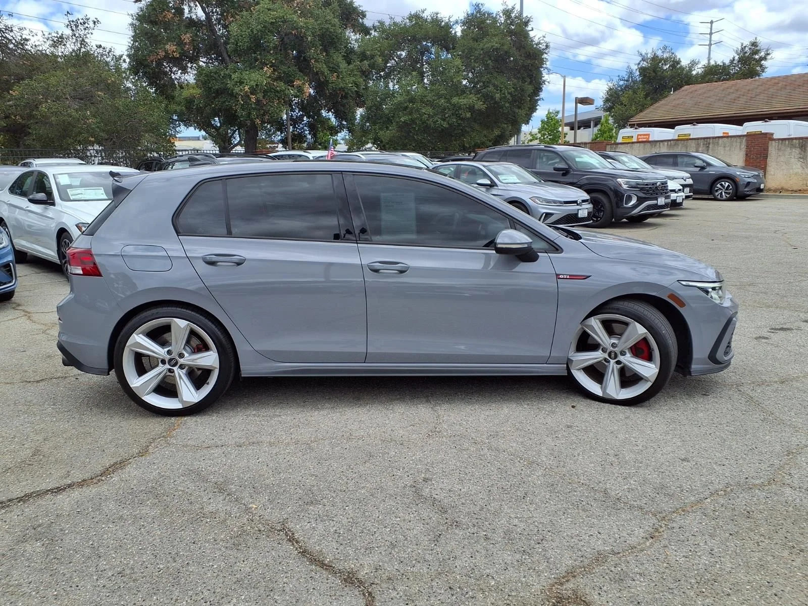 Used 2022 Gray Volkswagen 2.0T SE image 3