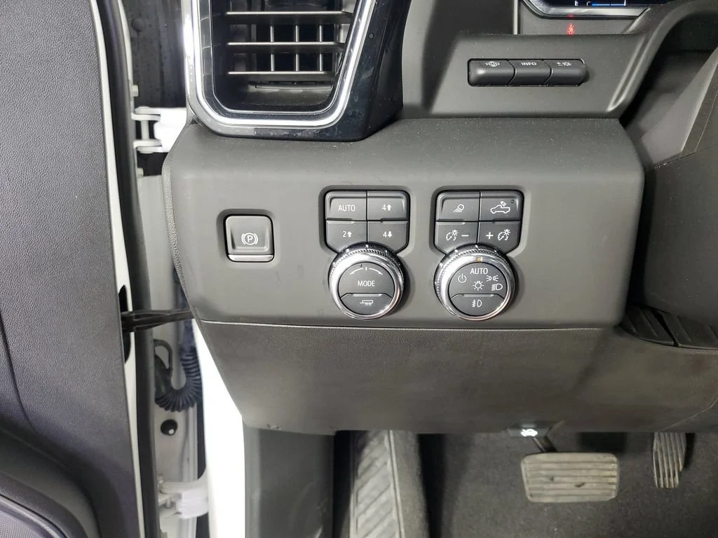 Used 2025 White Frost Tricoat GMC Denali Ultimate image 29