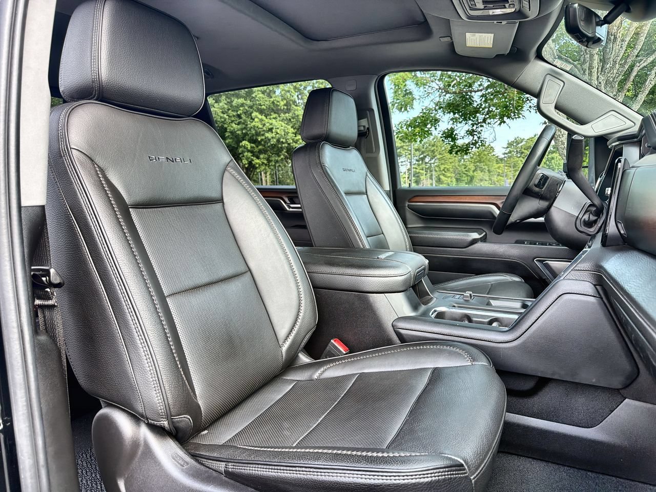 Used 2024 Onyx Black GMC Denali image 23