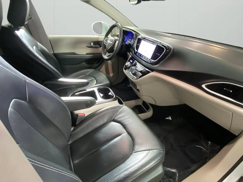 Used 2022 White Chrysler Touring L image 35
