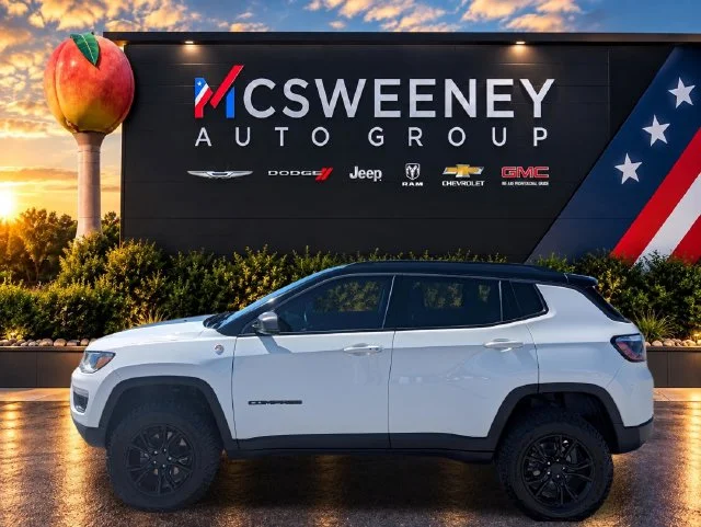Used 2021 White Jeep Trailhawk image 2