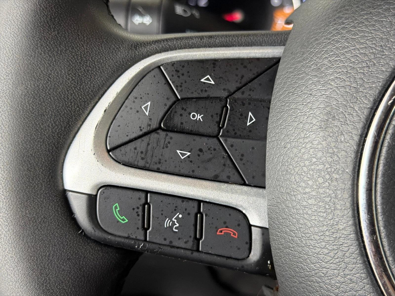 Used 2020 Colorado Red Clearcoat Jeep Latitude image 24