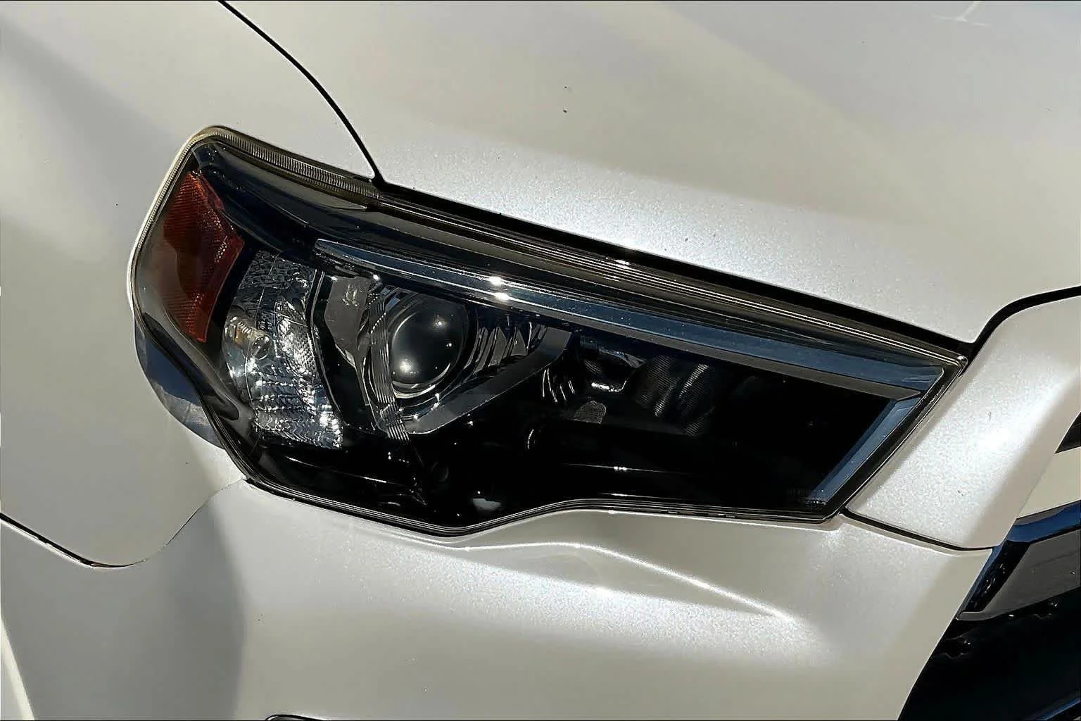 Used 2014 Blizzard Pearl Toyota Limited image 27