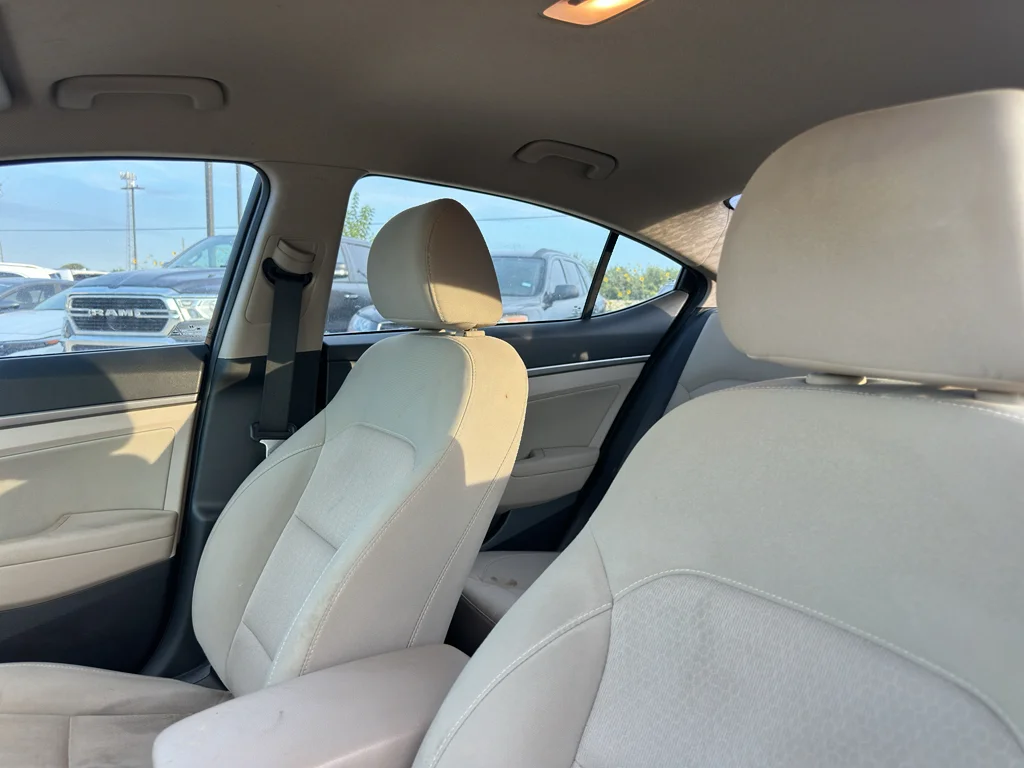 Used 2017 Phantom Black Hyundai SE image 10