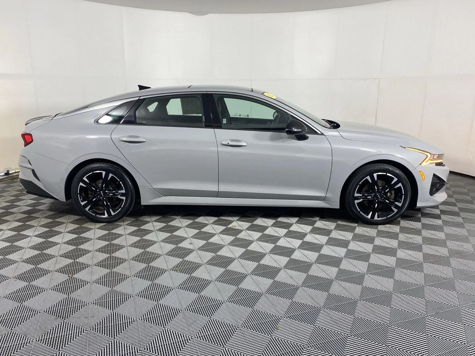 Used 2022 Wolf Gray Kia GT-Line image 9