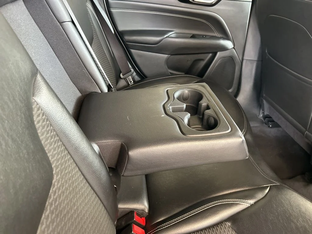 Used 2023 White Jeep Altitude image 30