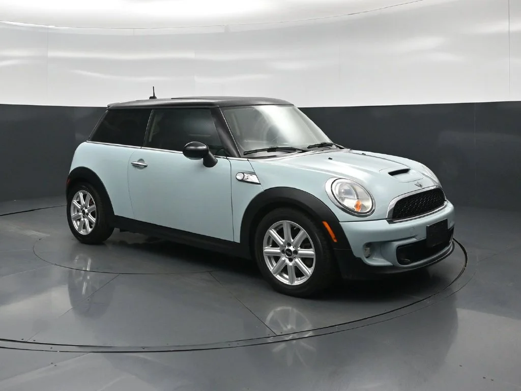 Used 2013 Blue MINI Base image 22