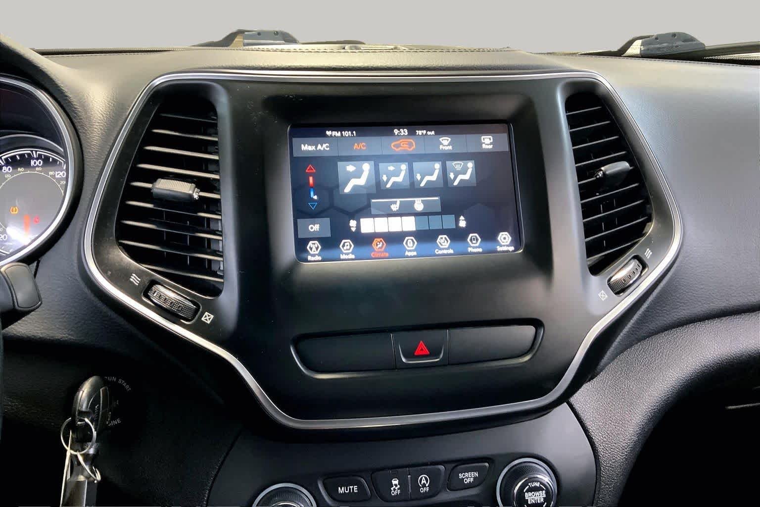 Pre-Owned 2020 Jeep Cherokee Latitude