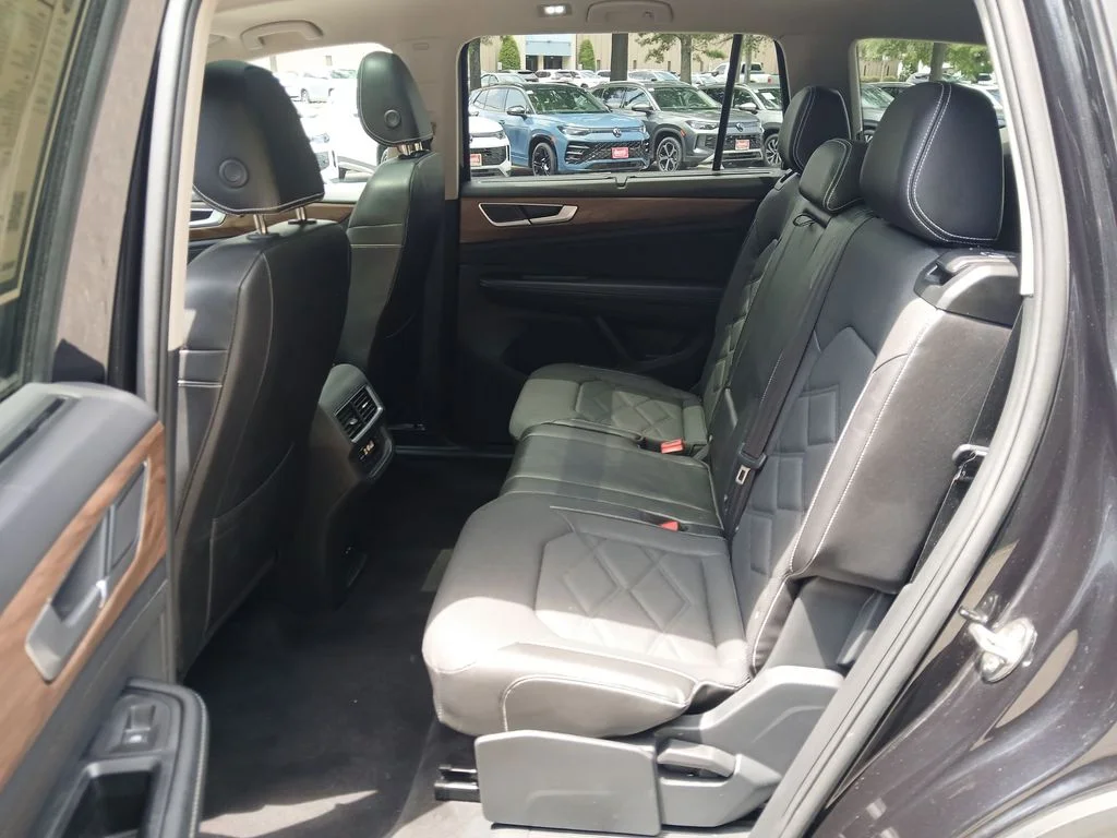 Used 2024 Black Volkswagen 2.0T SE w/Technology image 46