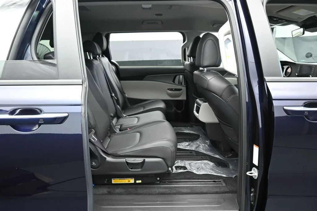 Used 2024 Deep Chroma Blue Kia LX image 35